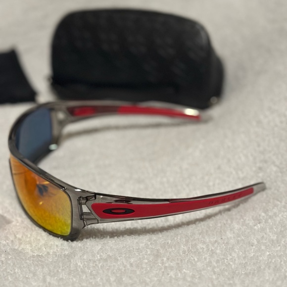 Oakley Red and Black Sunglasses - Picture 4 of 4